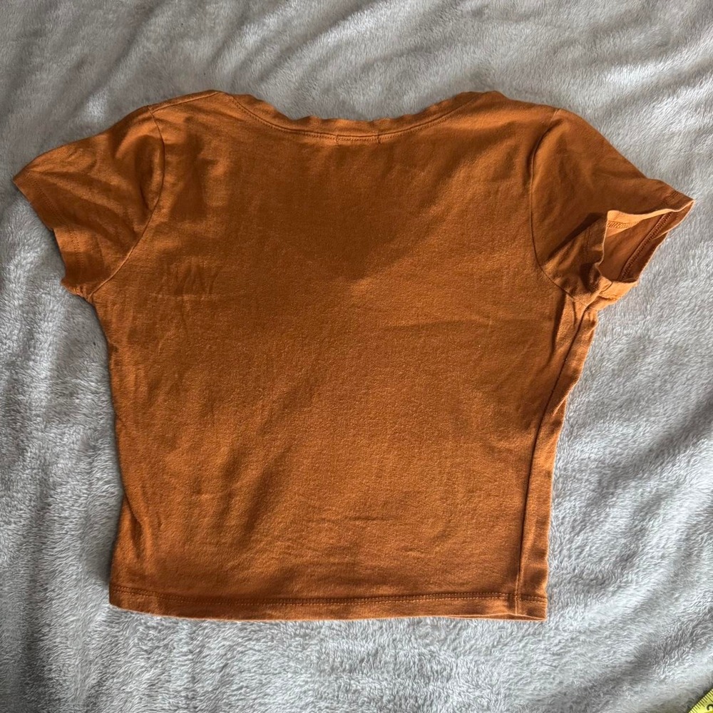 Burnt orange v neck cropped t shirt - Picture 2 of 5